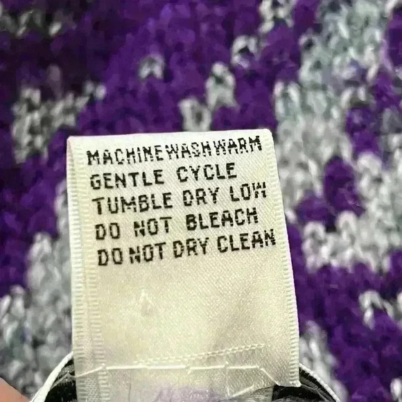 Evian Ltd. Vintage Knitted Floral Sweater - Picture 8 of 10